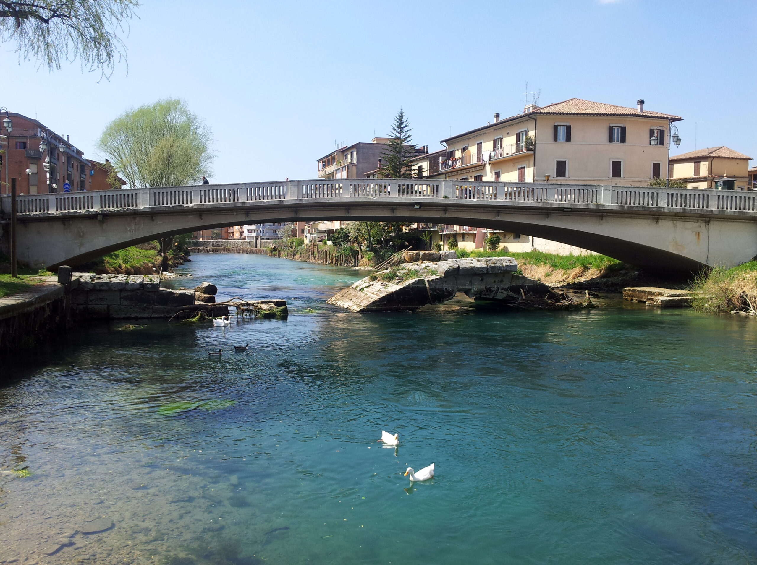 Ponte_Romano_di_Rieti_-_dalla_riva,_2 - Wikimedia Commons